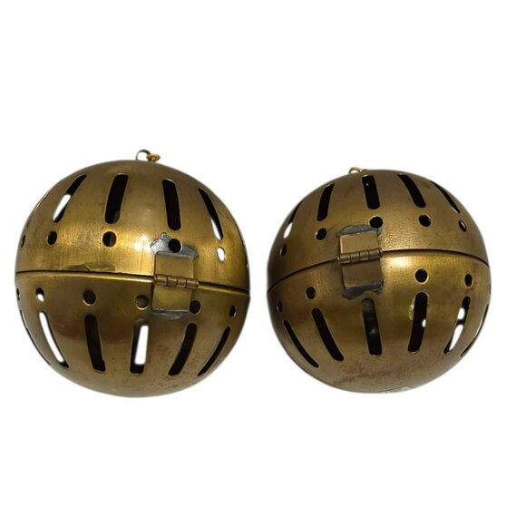 2 Vintage Brass Hanging Sphere Ornament Pomander Ball Hinged Fragrance Diffuser - Picture 6 of 10